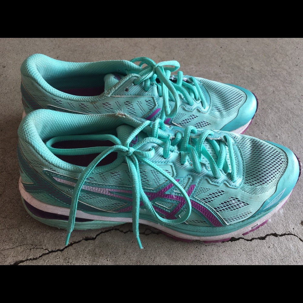 Amazing ASICS running sneakers!